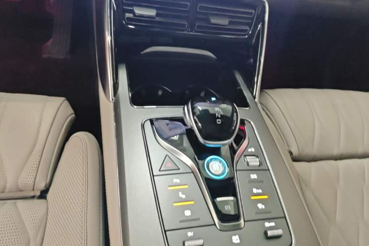 Used BYD Tang New Energy 2024 DM-i Glory Edition 112KM Flagship Model Gear Lever