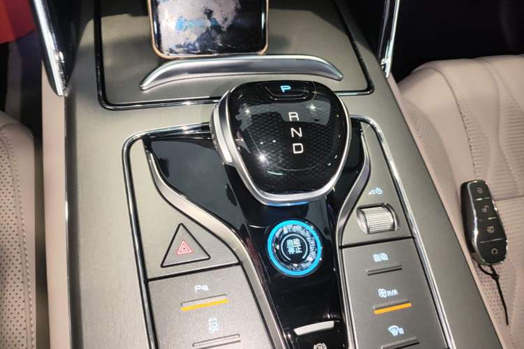 Used BYD Tang New Energy 2024 DM-i Glory Edition 112KM Prestige Model Gear Lever