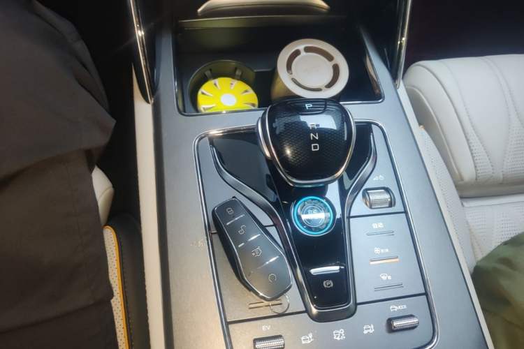 Used BYD Tang New Energy 2024 DM-p Champion Edition 215 km All-Wheel-Drive Flagship Model Gear Lever