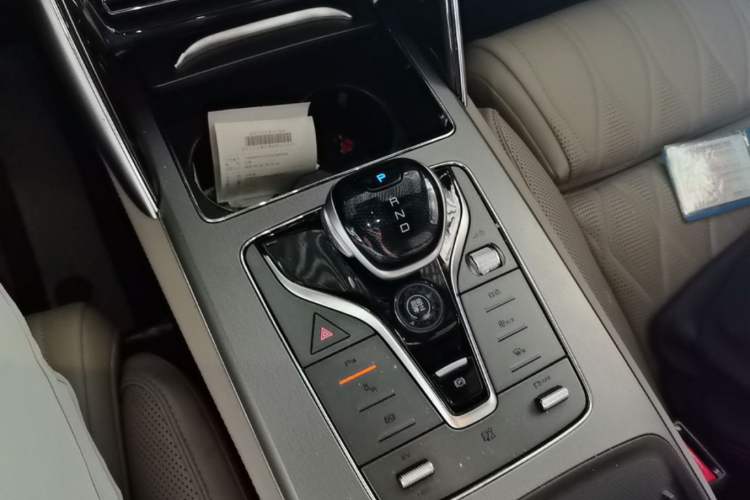 Used BYD Tang New Energy 2024 DM-i Glory Edition 112KM Flagship Model Gear Lever