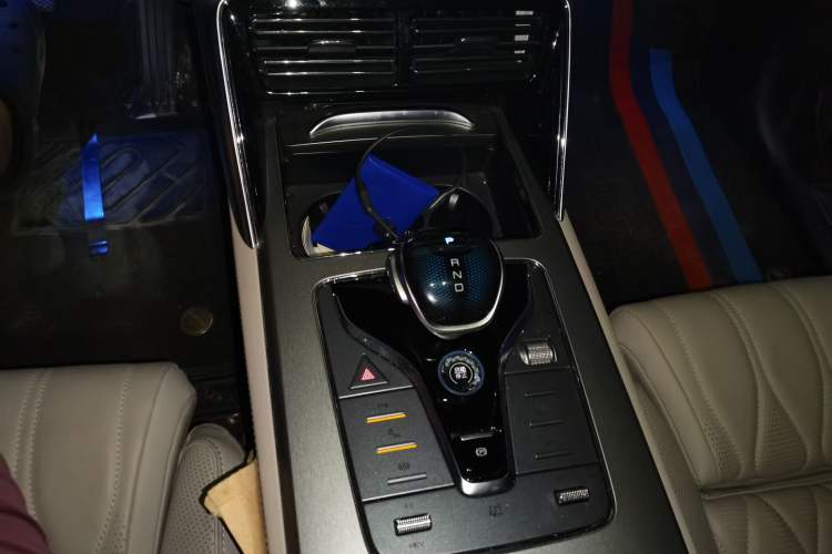 Used BYD Tang New Energy 2024 DM-i Glory Edition 112KM Flagship Model Gear Lever