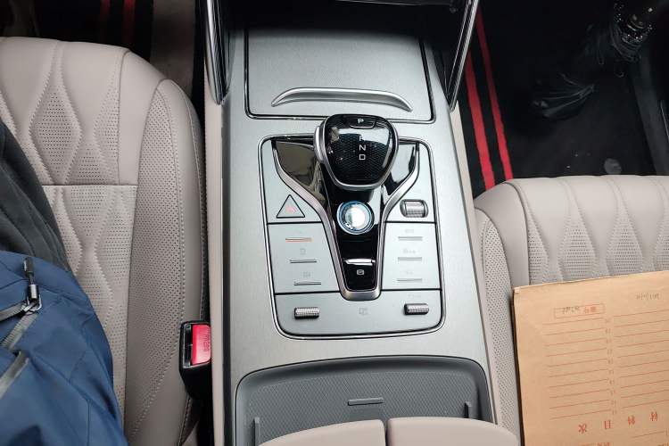 Used BYD Tang New Energy 2024 DM-i Glory Edition 112KM Prestige Model Gear Lever