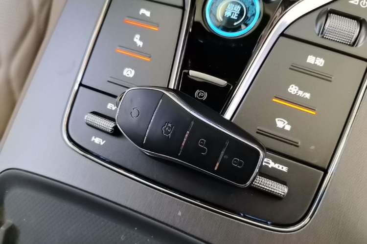 Used BYD Tang New Energy 2024 DM-i Glory Edition 112KM Flagship Model Interior 1