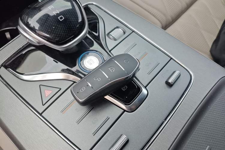 Used BYD Tang New Energy 2024 DM-i Glory Edition 112KM Flagship Model Interior 1