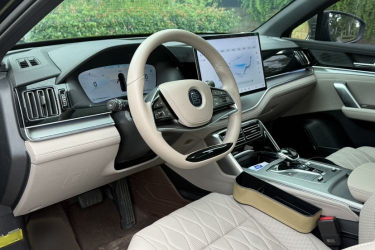 Used BYD Tang New Energy 2024 DM-i Glory Edition 112KM Prestige Model Interior 1