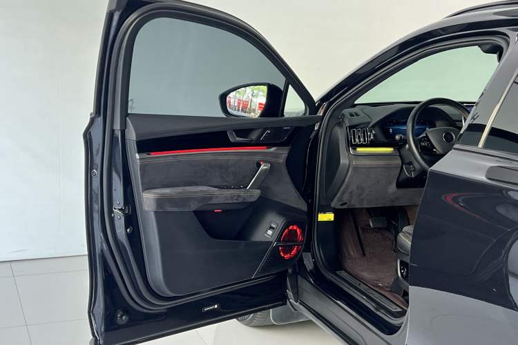 Used BYD Tang New Energy 2024 DM-p War God Edition Interior 2