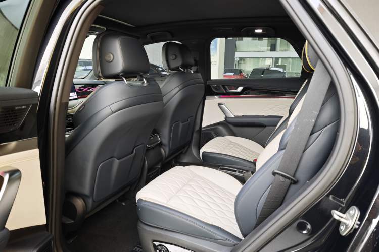 Used BYD Tang New Energy 2024 DM-p Champion Edition 215 km All-Wheel-Drive Flagship Model Interior 2