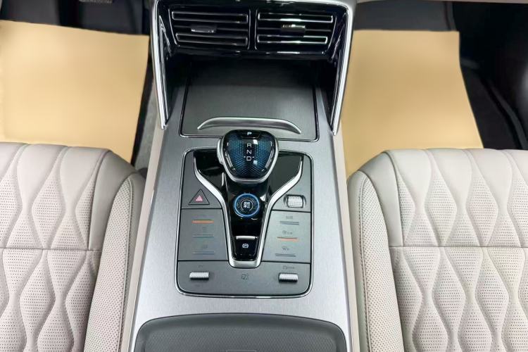 Used BYD Tang New Energy 2024 DM-i Glory Edition 112KM Prestige Model Interior 4