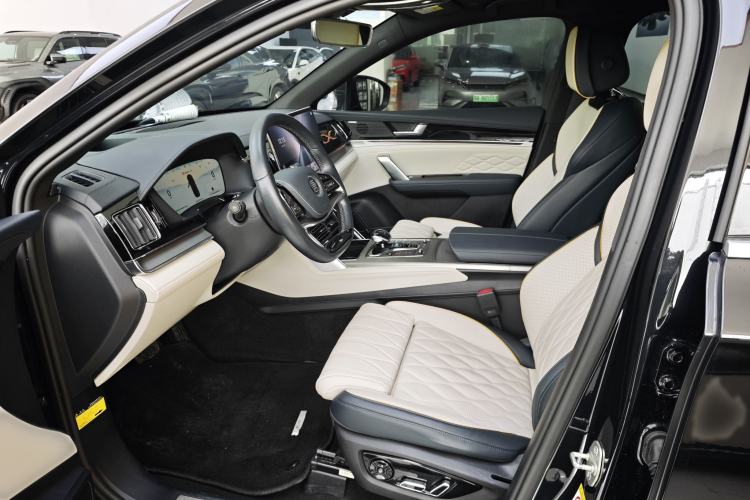 Used BYD Tang New Energy 2024 DM-p Champion Edition 215 km All-Wheel-Drive Flagship Model Interior 4