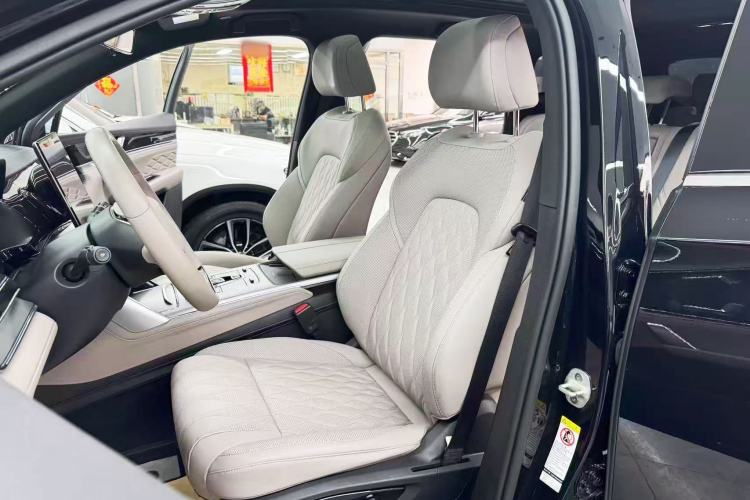 Used BYD Tang New Energy 2024 DM-i Glory Edition 112KM Prestige Model Interior 6