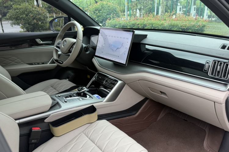 Used BYD Tang New Energy 2024 DM-i Glory Edition 112KM Prestige Model Interior 6