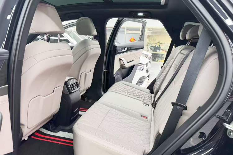 Used BYD Tang New Energy 2024 DM-i Glory Edition 112KM Prestige Model Interior 7