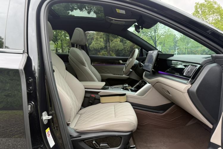 Used BYD Tang New Energy 2024 DM-i Glory Edition 112KM Prestige Model Interior 7