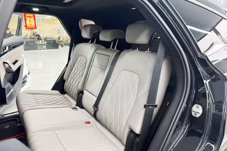 Used BYD Tang New Energy 2024 DM-i Glory Edition 112KM Prestige Model Interior 8