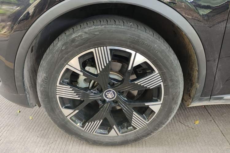 Used BYD Tang New Energy 2024 DM-i Glory Edition 112KM Flagship Model Left Front Wheel Hub