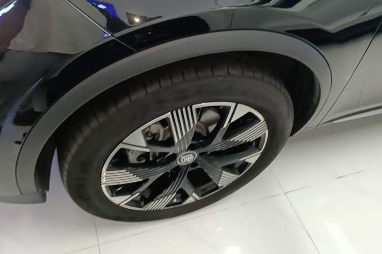 Used BYD Tang New Energy 2024 DM-i Glory Edition 112KM Flagship Model Left Front Wheel Hub