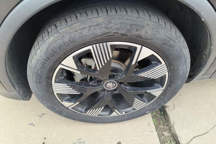 Used BYD Tang New Energy 2024 DM-i Glory Edition 112KM Flagship Model Left Front Wheel Hub