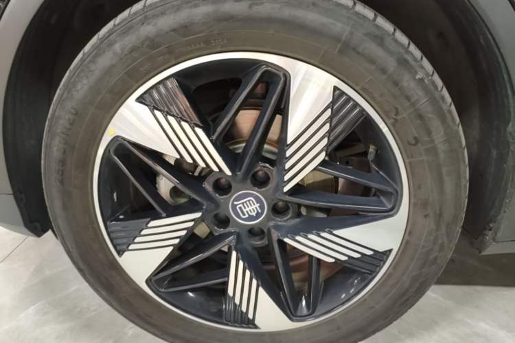 Used BYD Tang New Energy 2024 DM-i Glory Edition 112KM Prestige Model Left Front Wheel Hub