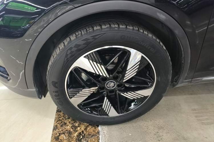 Used BYD Tang New Energy 2024 DM-i Glory Edition 112KM Prestige Model Left Front Wheel Hub
