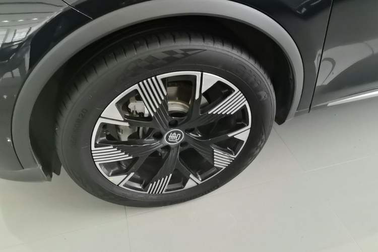 Used BYD Tang New Energy 2024 DM-i Glory Edition 112KM Flagship Model Left Front Wheel Hub