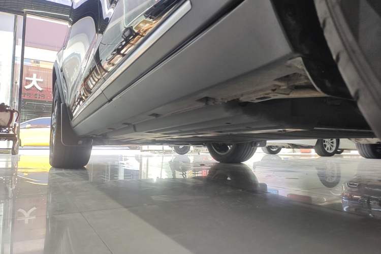 Used BYD Tang New Energy 2024 DM-i Glory Edition 112KM Prestige Model Left Side Sill