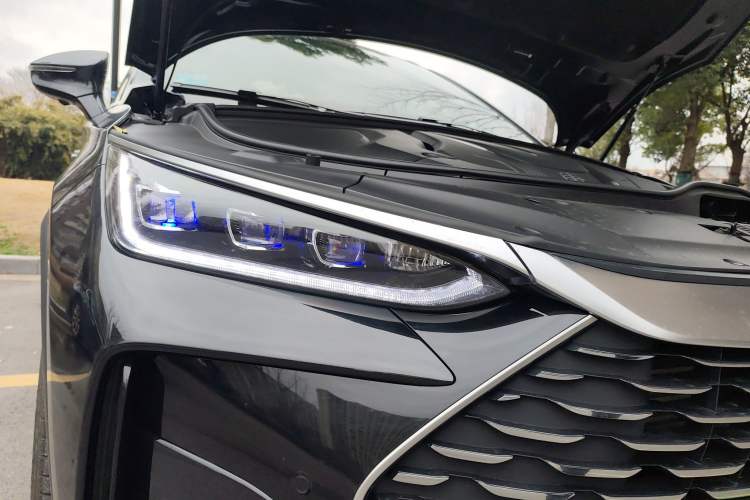 Used BYD Tang New Energy 2024 DM-i Glory Edition 112KM Prestige Model Right Front Headlight