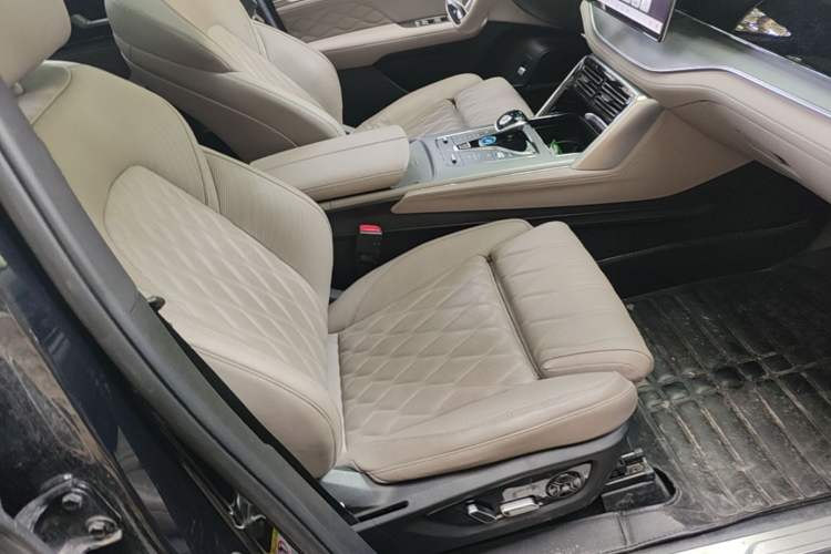 Used BYD Tang New Energy 2024 DM-i Glory Edition 112KM Flagship Model Right Front Seat