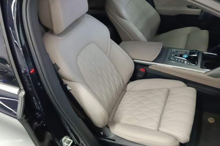 Used BYD Tang New Energy 2024 DM-i Glory Edition 112KM Flagship Model Right Front Seat
