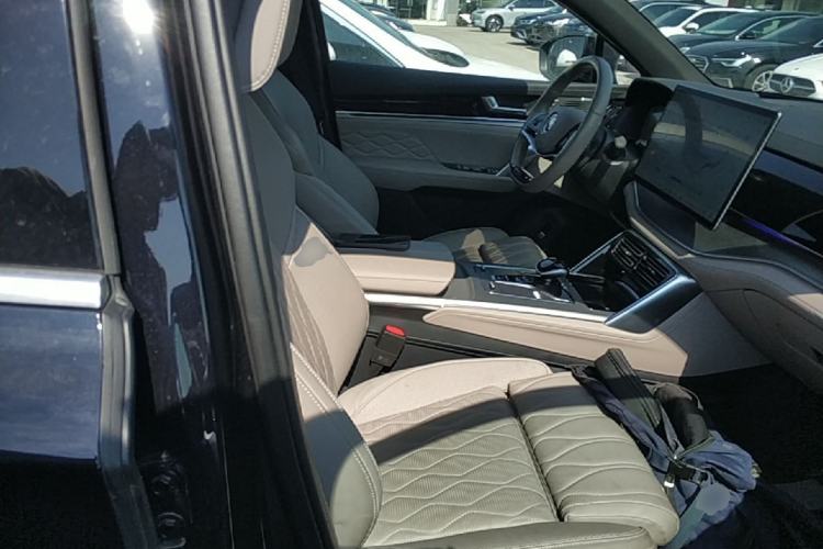 Used BYD Tang New Energy 2024 DM-i Glory Edition 112KM Flagship Model Right Front Seat