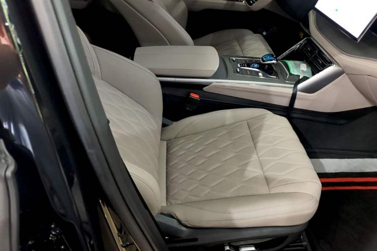 Used BYD Tang New Energy 2024 DM-i Glory Edition 112KM Prestige Model Right Front Seat