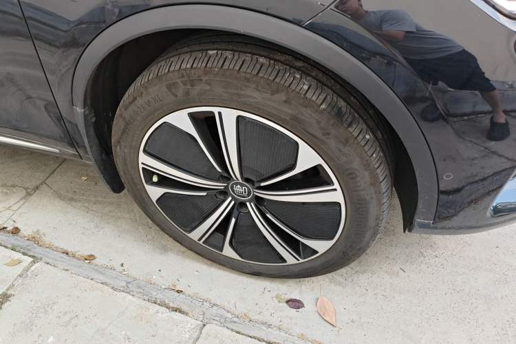 Used BYD Tang New Energy 2024 EV Glory Edition 635KM All-Wheel-Drive Flagship Model Right Front Wheel Hub