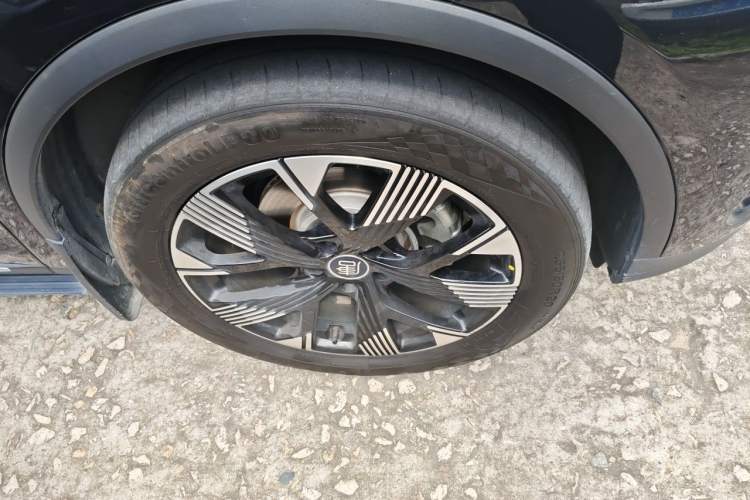 Used BYD Tang New Energy 2024 DM-i Glory Edition 112KM Flagship Model Right Front Wheel Hub
