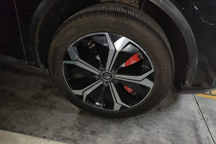 Used BYD Tang New Energy 2024 EV Glory Edition 600KM Premium Model Right Front Wheel Hub