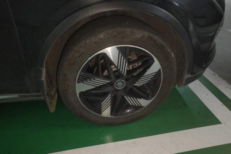 Used BYD Tang New Energy 2024 DM-i Glory Edition 112KM Prestige Model Right Front Wheel Hub