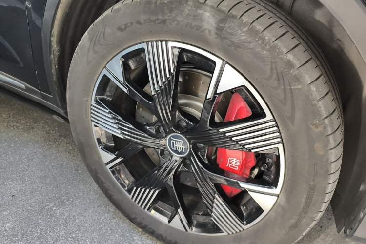 Used BYD Tang New Energy 2024 DM-i Glory Edition 200KM Flagship Model Right Front Wheel Hub
