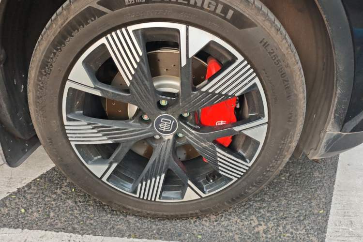 Used BYD Tang New Energy 2024 DM-i Glory Edition 200KM Flagship Model Right Front Wheel Hub