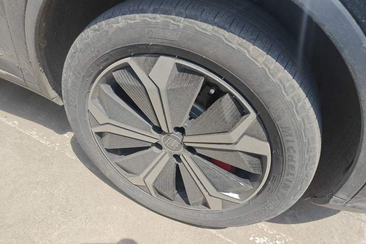 Used BYD Tang New Energy 2024 EV Champion Edition 600KM Deluxe Model Right Front Wheel Hub
