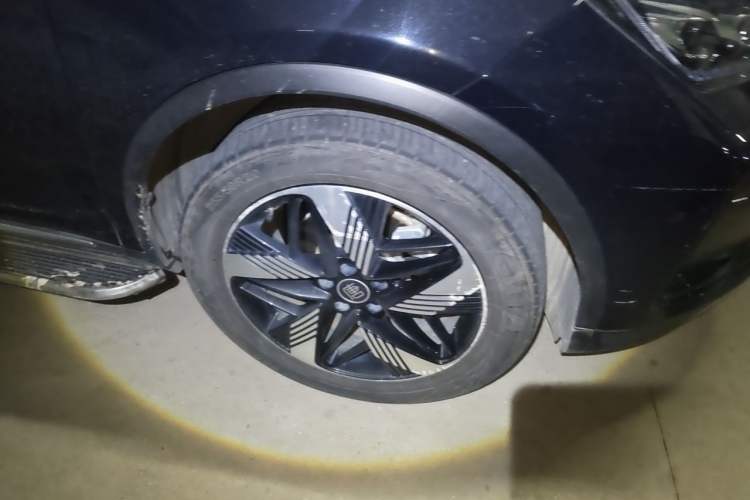 Used BYD Tang New Energy 2024 DM-i Glory Edition 112KM Prestige Model Right Front Wheel Hub