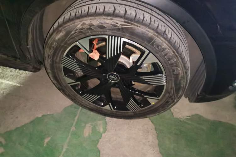 Used BYD Tang New Energy 2024 DM-i Glory Edition 112KM Flagship Model Right Front Wheel Hub