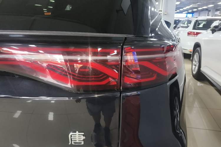Used BYD Tang New Energy 2024 DM-i Glory Edition 112KM Prestige Model Right Rear Taillight