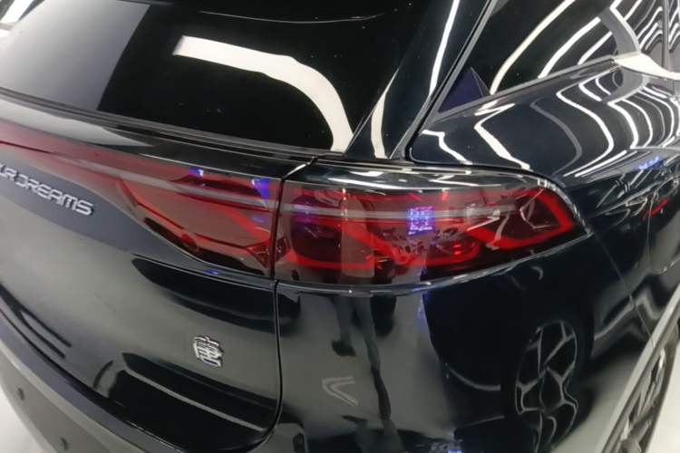 Used BYD Tang New Energy 2024 DM-i Glory Edition 112KM Flagship Model Right Rear Taillight