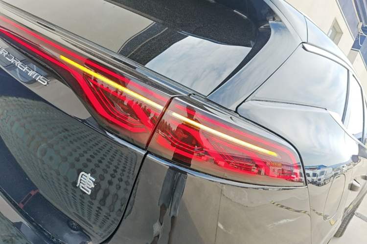 Used BYD Tang New Energy 2024 DM-i Glory Edition 112KM Prestige Model Right Rear Taillight