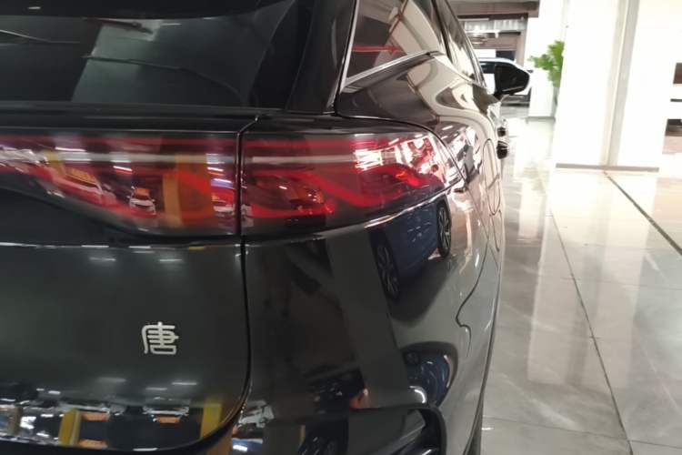 Used BYD Tang New Energy 2024 DM-i Glory Edition 112KM Prestige Model Right Rear Taillight