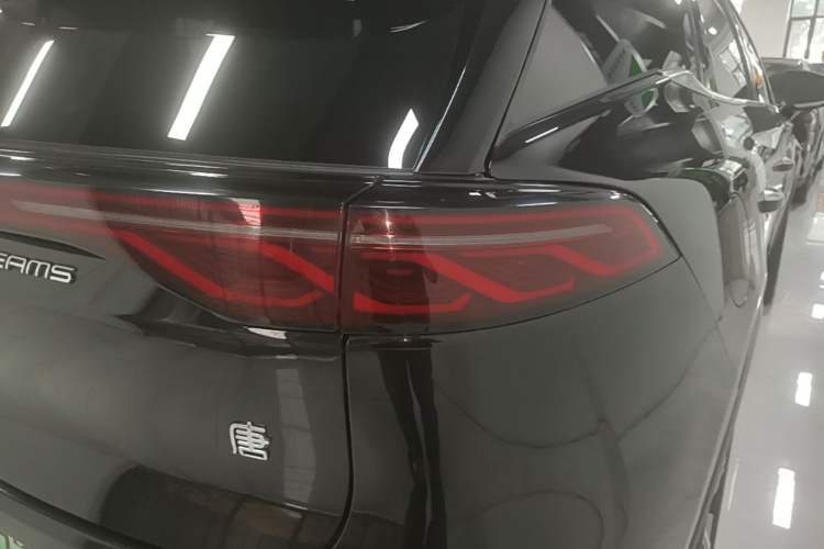Used BYD Tang New Energy 2024 EV Glory Edition 600KM Premium Model Right Rear Taillight