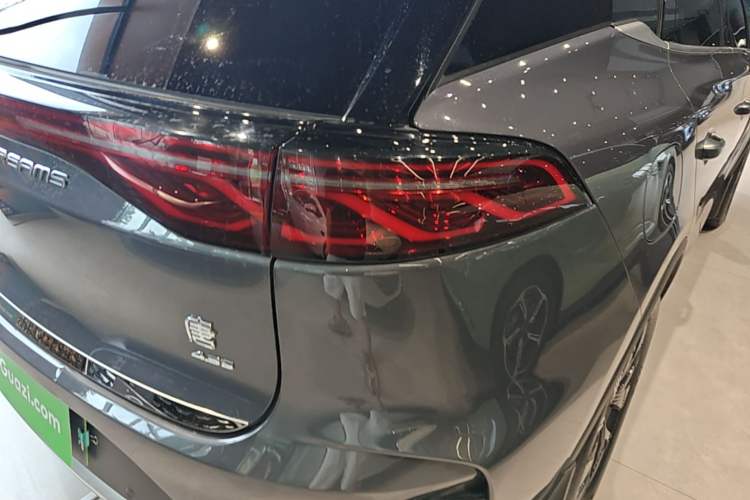 Used BYD Tang New Energy 2024 DM-p Glory Edition 215KM All-Wheel-Drive Premium Model Right Rear Taillight