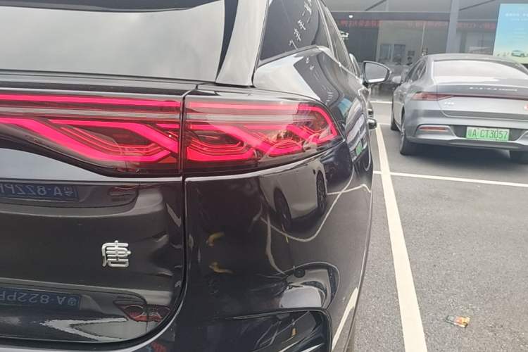 Used BYD Tang New Energy 2024 DM-i Glory Edition 112KM Prestige Model Right Rear Taillight