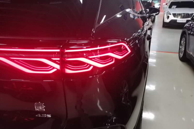 Used BYD Tang New Energy 2024 DM-i Glory Edition 112KM Prestige Model Right Rear Taillight