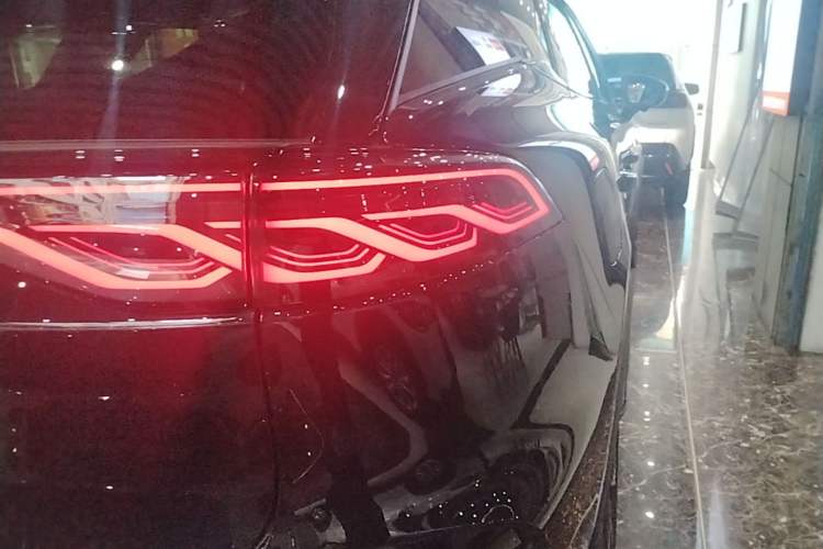 Used BYD Tang New Energy 2024 DM-i Glory Edition 112KM Prestige Model Right Rear Taillight