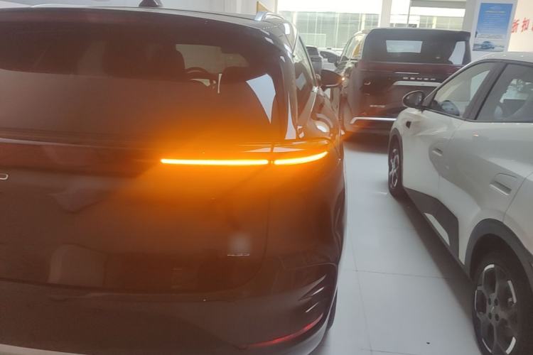 Used BYD Tang New Energy 2024 DM-p Champion Edition 215 km All-Wheel-Drive Flagship Model Right Rear Taillight