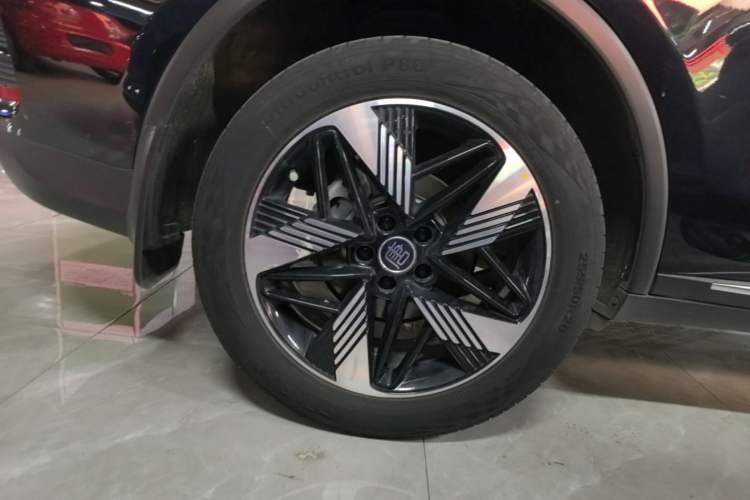 Used BYD Tang New Energy 2024 DM-i Glory Edition 112KM Prestige Model Right Rear Wheel Hub
